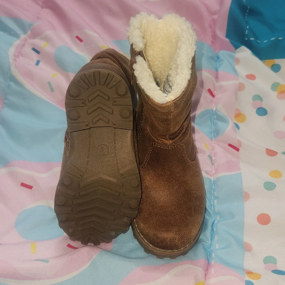 Boots - Picture 7 of 8